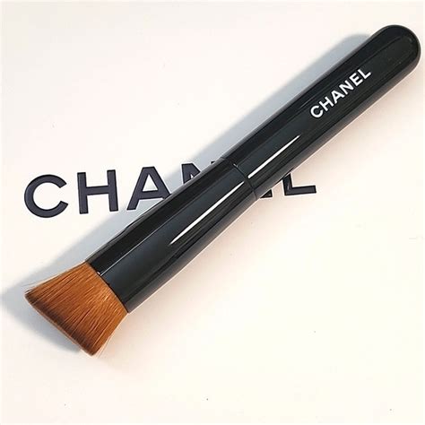 chanel 2 in 1 foundation brush|Chanel diva brush set 2023.